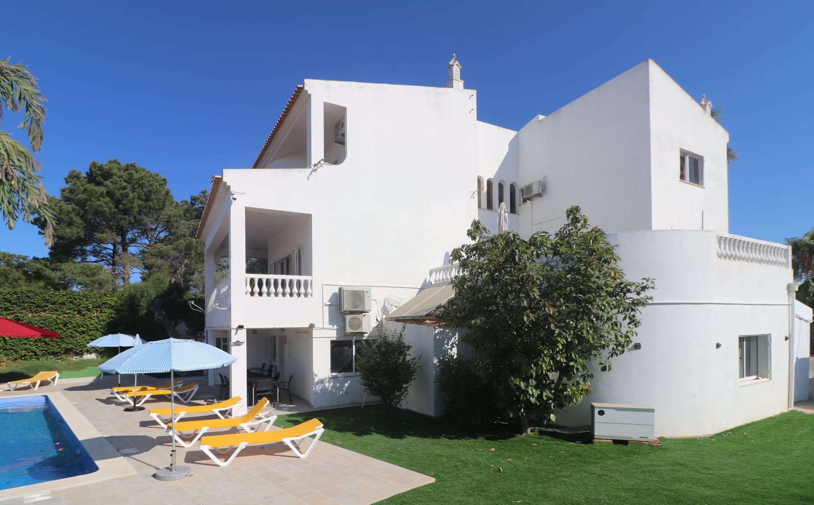 Villa Pinhal and the pool terrace