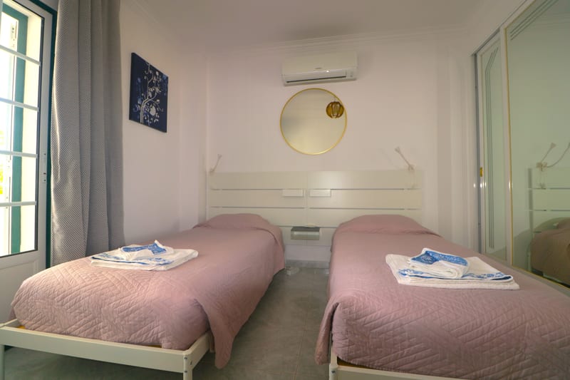 Twin bedroom